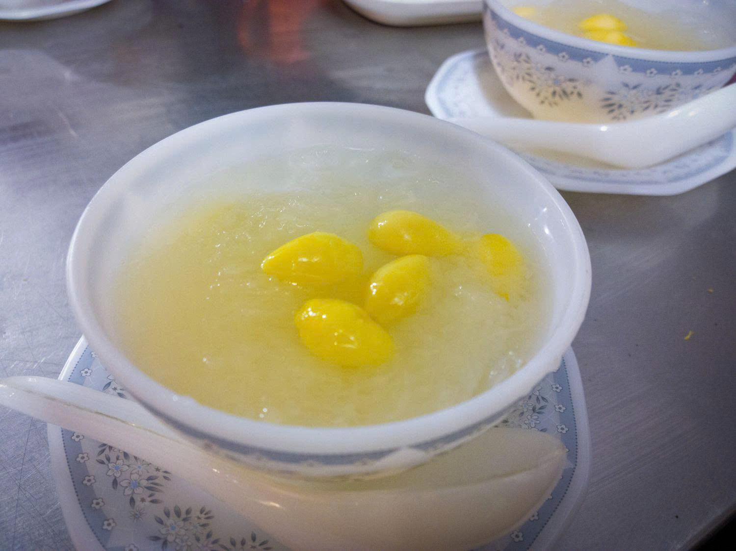 Yến chưng hạt sen 